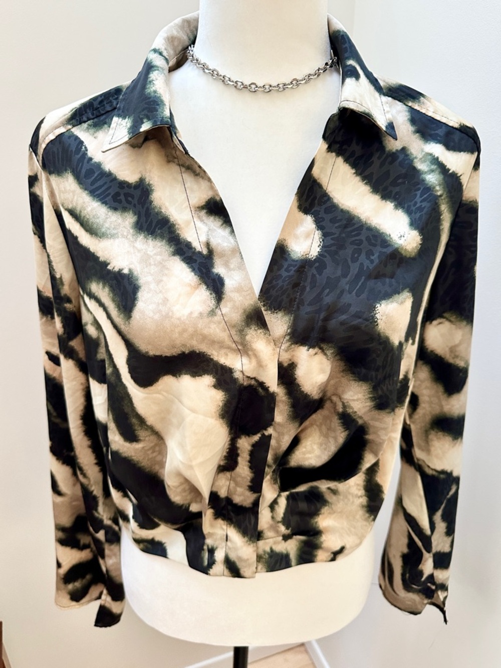 Rachel Zoe Women’s Cropped Blouse | Size Med | Cream Black | Poly Rayon Spandex